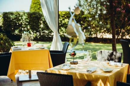 Terrasse, Maison Chenet, Entre Vigne et Garrigue, Restaurant Pujaut